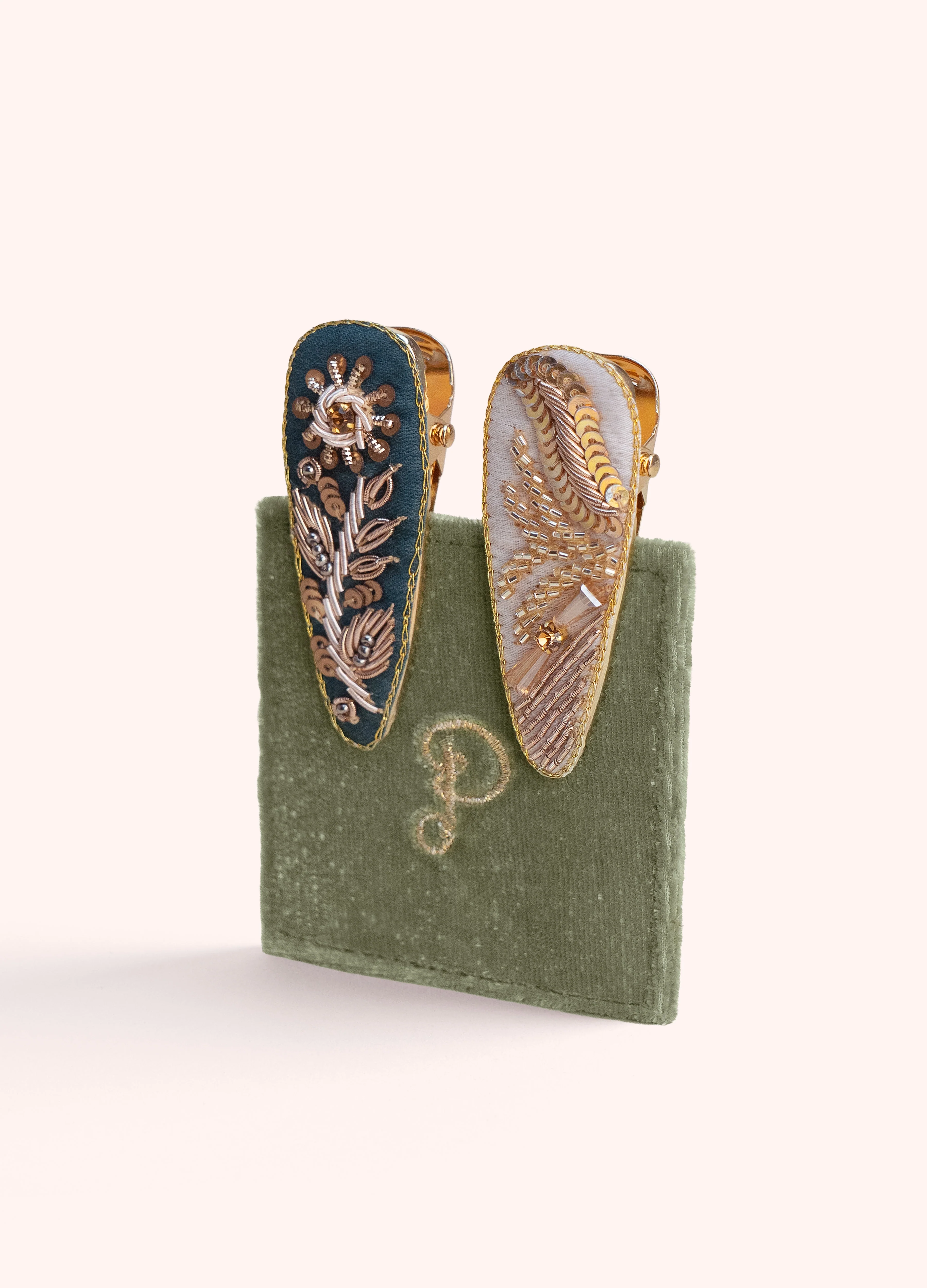 *AW26* Dainty Flower and Angel Wing Hairclips (Set of 2)