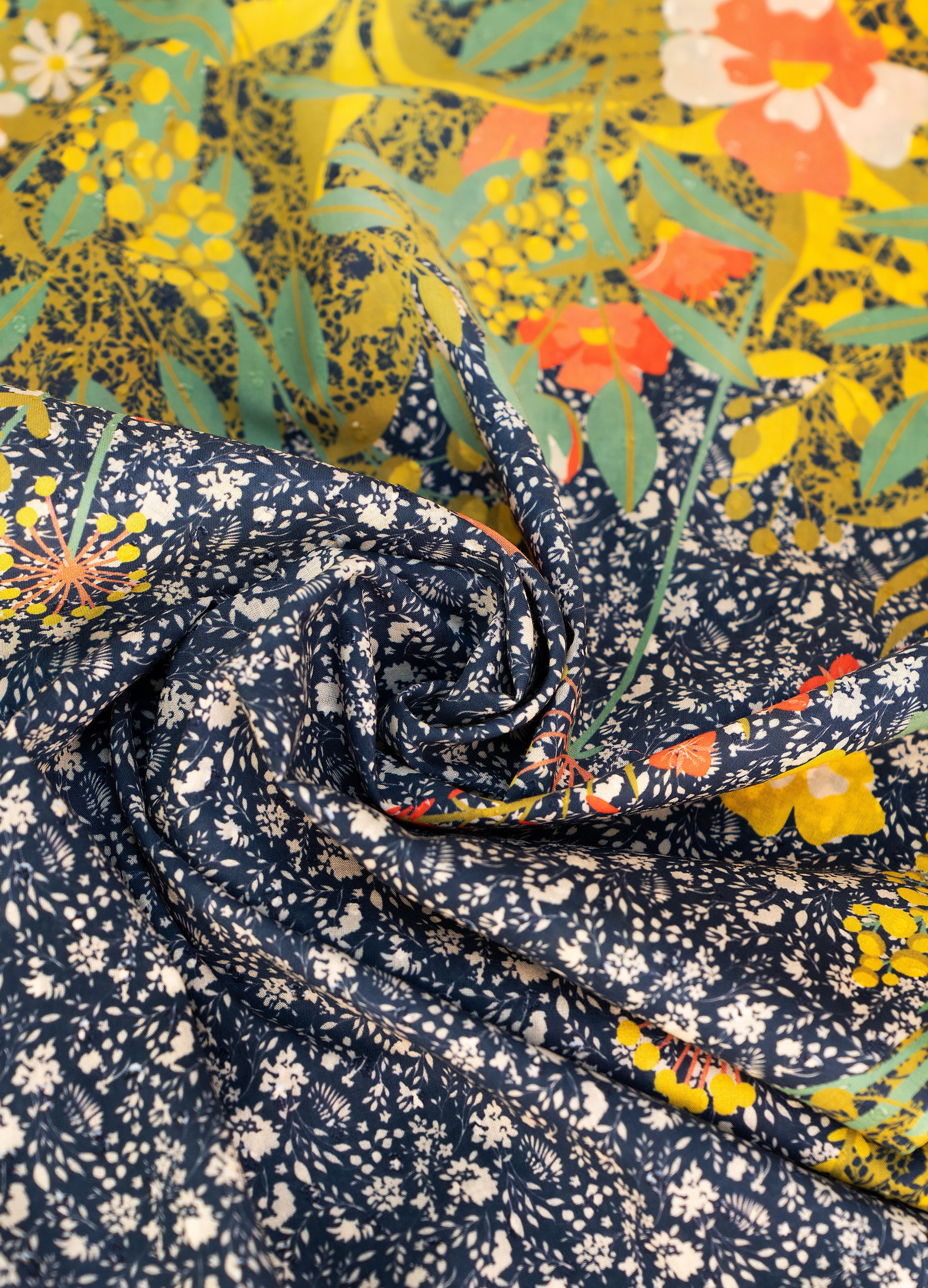 *AW26* Cotton Poplin Print Scarf - Floral Hedgerow, Navy - Image 2