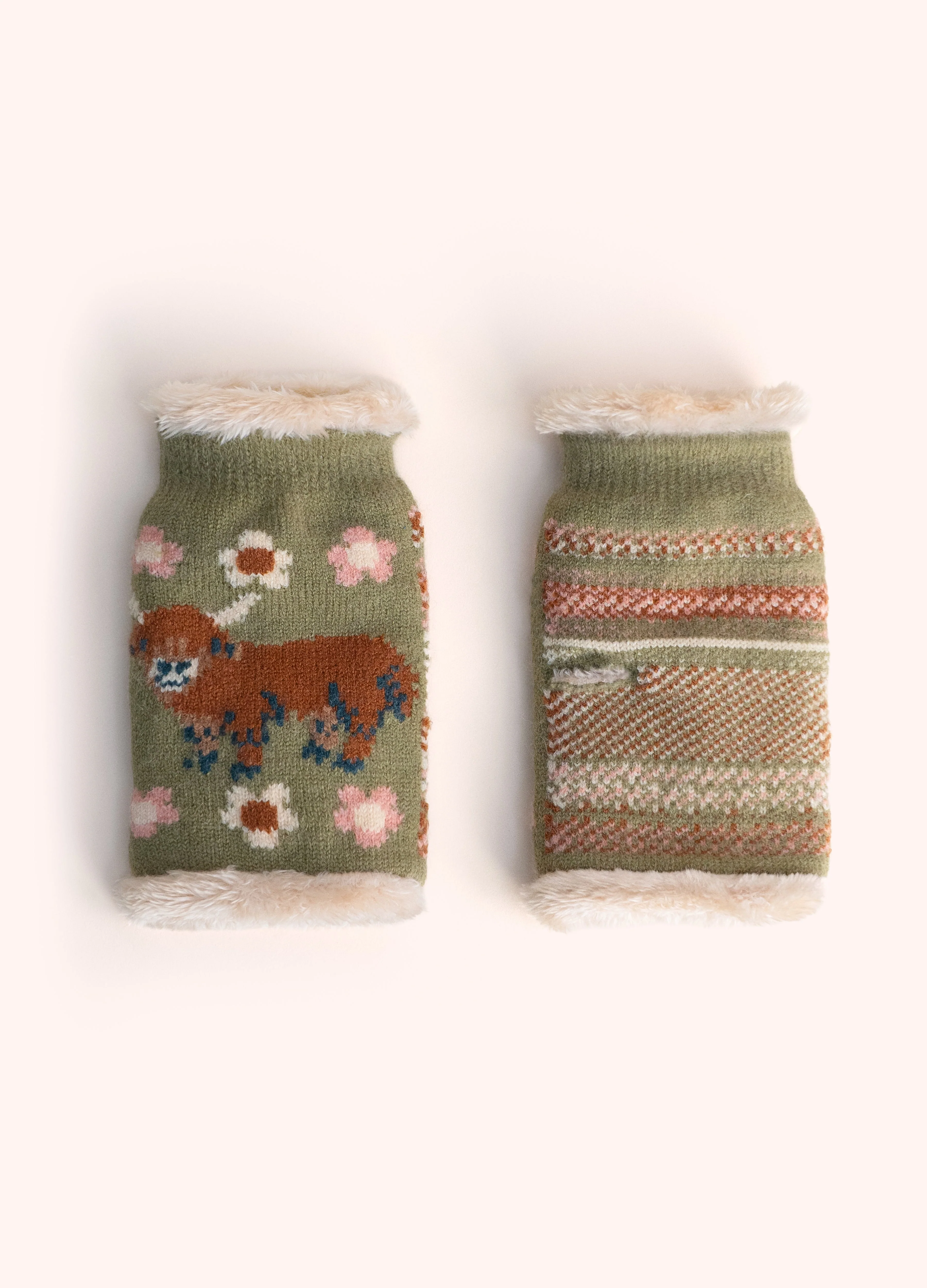 *AW26* Highland Cow Wrist Warmers, Moss