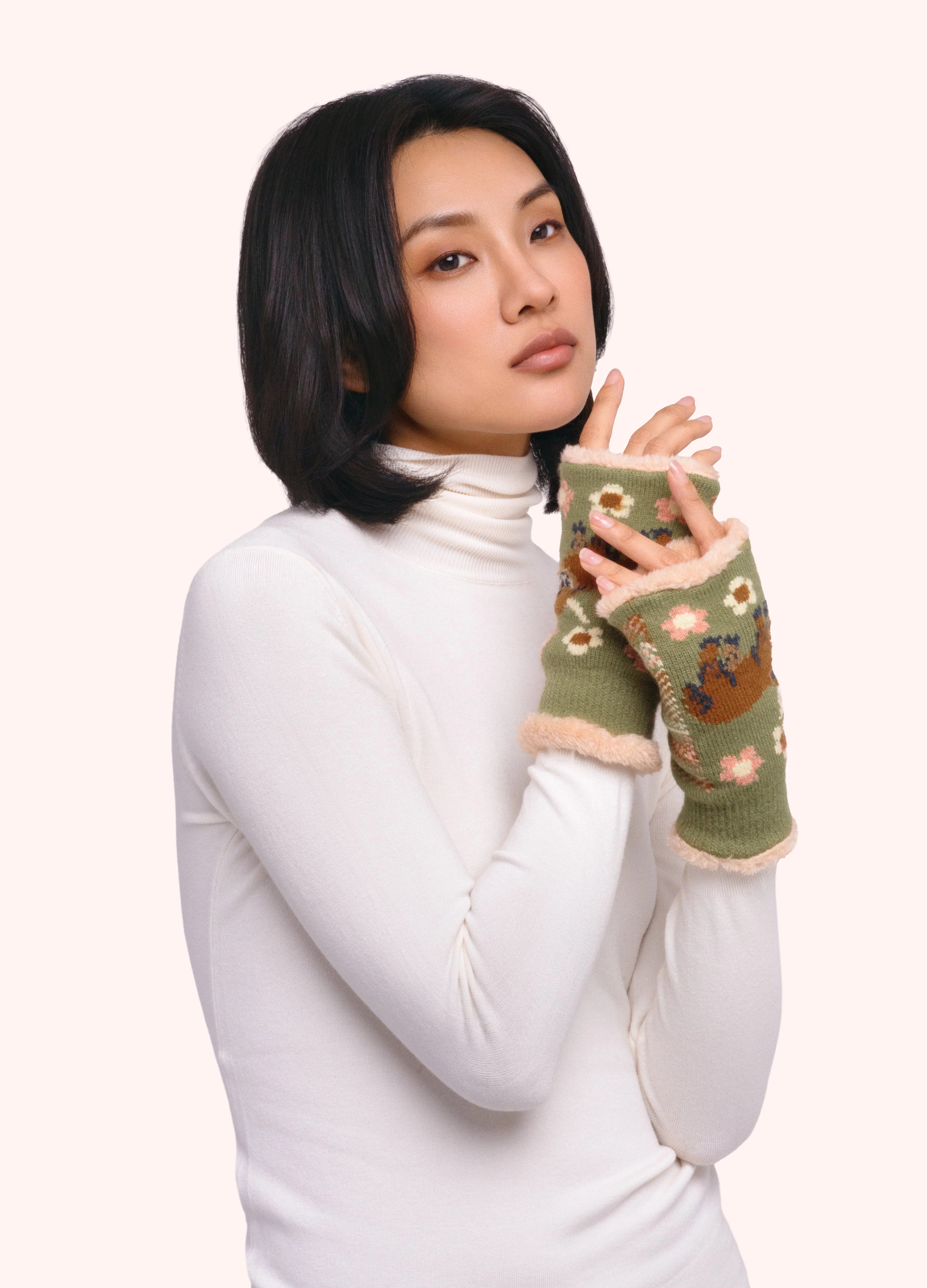 *AW26* Highland Cow Wrist Warmers, Moss - Image 2