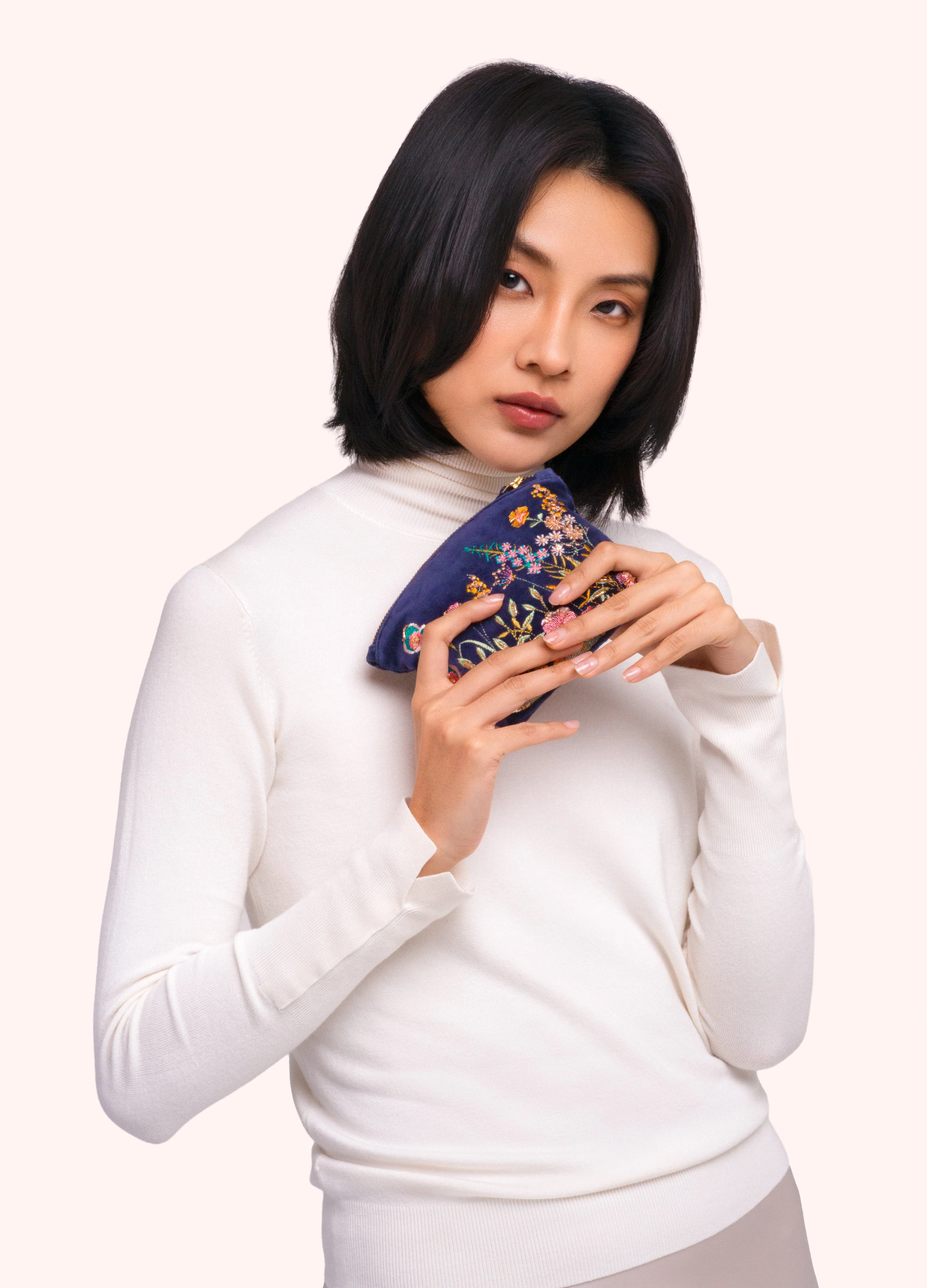 *AW26* Navy Floral Hedgerow Mini Pouch - Image 2