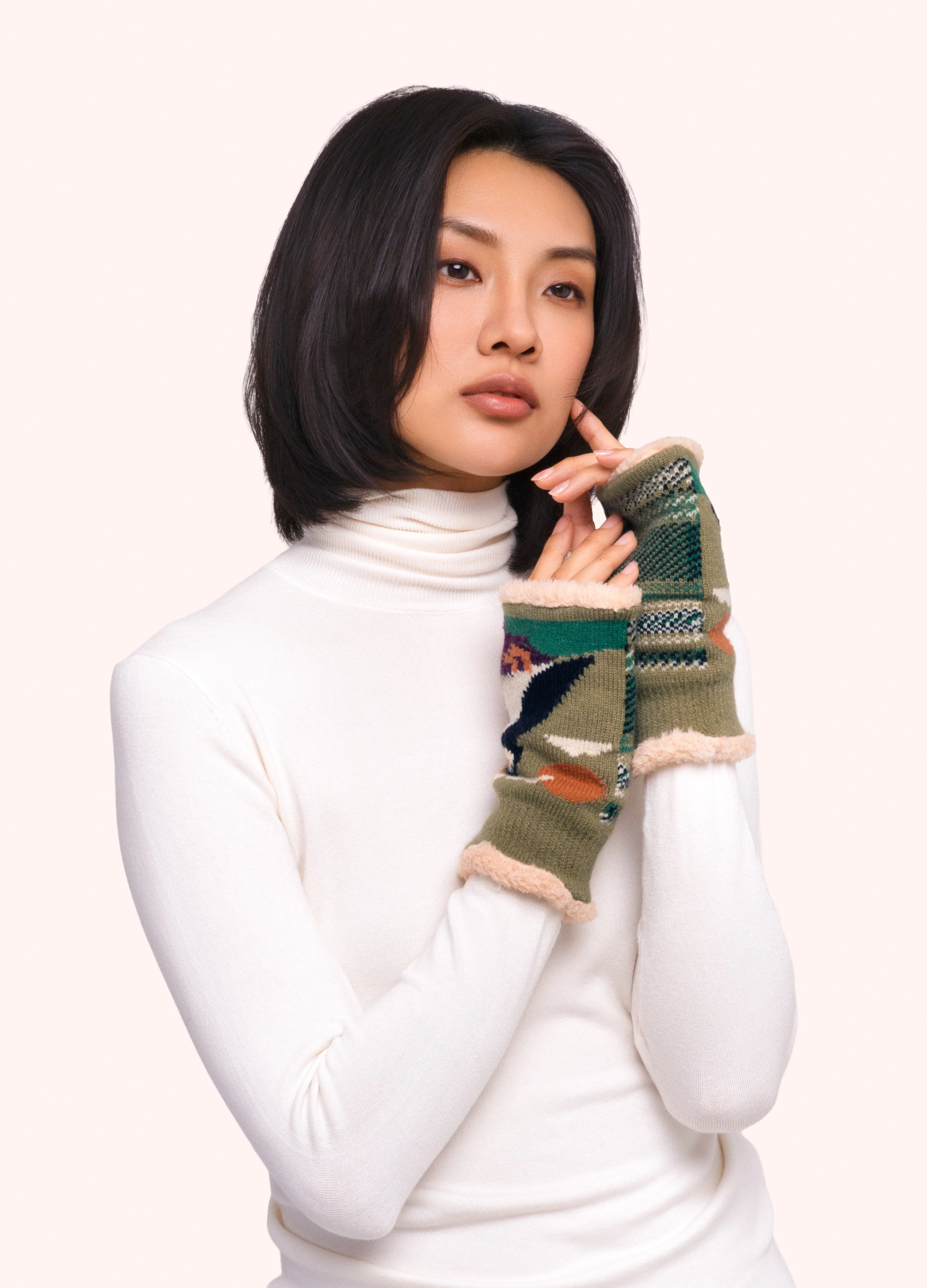 *AW26* Puffin Wrist Warmers, Moss - Image 2