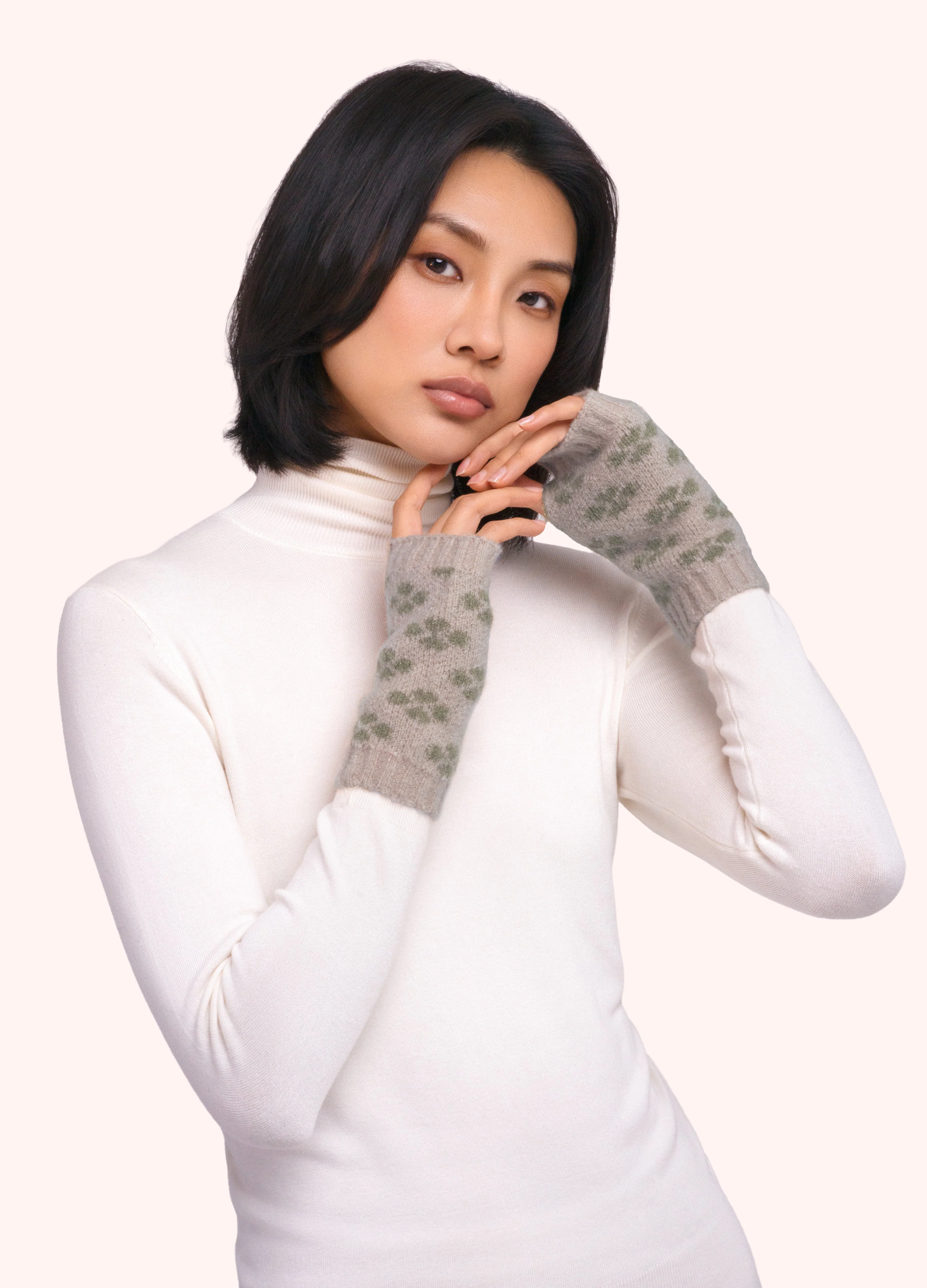 *AW26* Roxy Wrist Warmers, Cream & Moss - Image 2